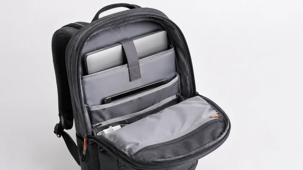 laptop-compartment-fit